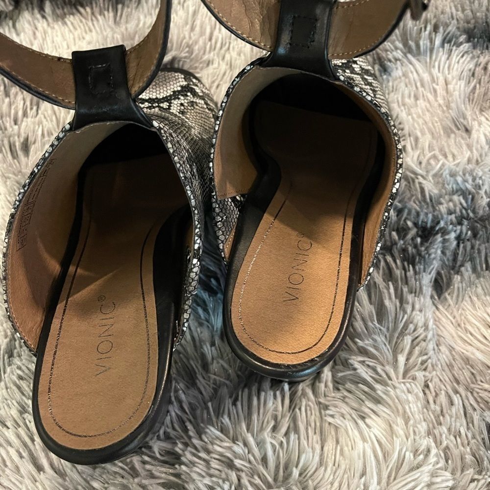 NEW IN BOX! Vionic Kaia Peep Toe Ankle Strap Leather Heel Sandals - Snakeskin - Picture 7 of 11